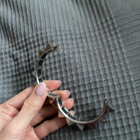 Tom Binns pyramid spike cuff in a gunmetal tone authentic bracelet so beautiful - Picture 8 of 8